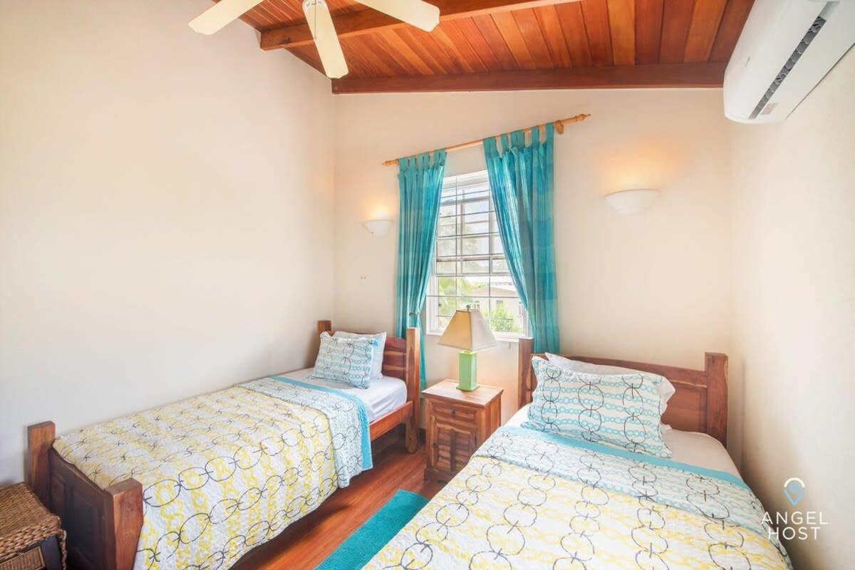 2-Story Townhome With Private Pool, Ideal For Group! كرايست تشيرش المظهر الخارجي الصورة